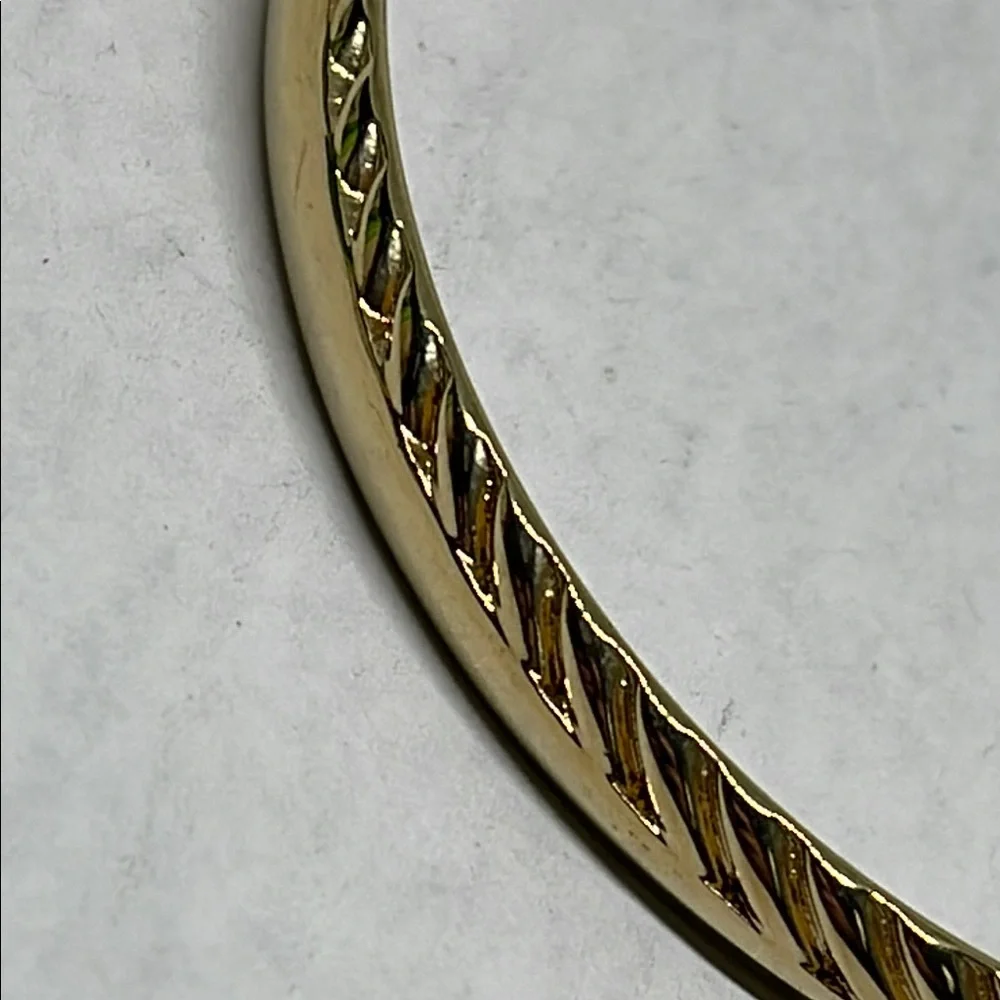 Elegant large Gold-Tone bangle modern bracelet